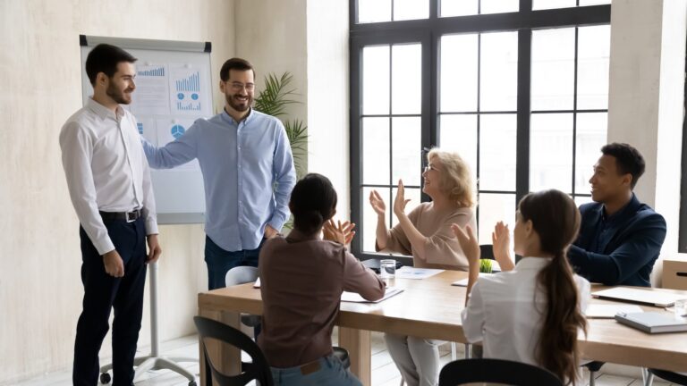 Werk vinden we vooral via vrienden en familie