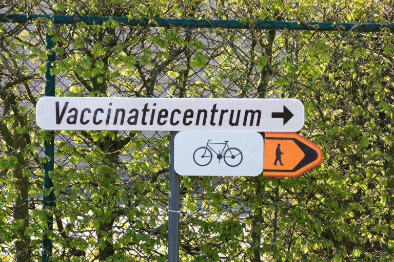 Wat de vrijwilligers in de vaccinatiecentra bezielde