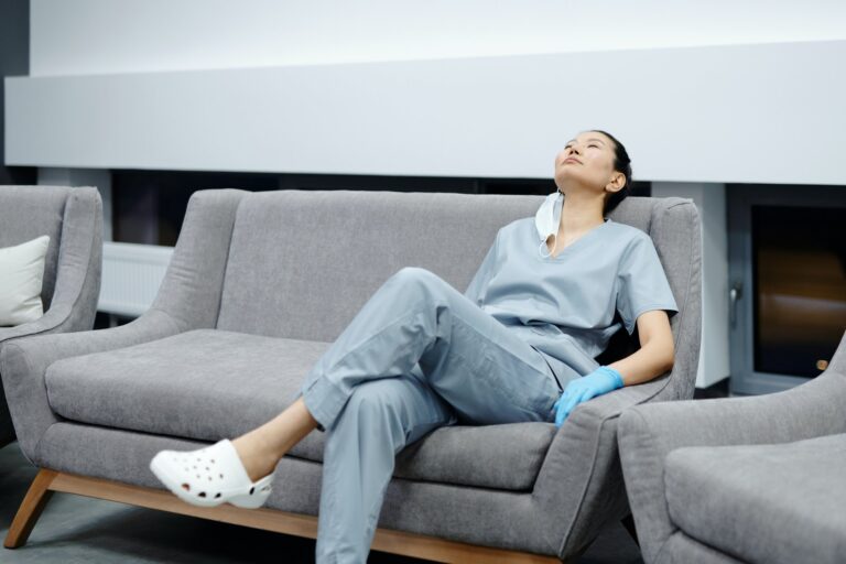 Intensieve zorgen verpleegkundigen op de rand van een burn-out