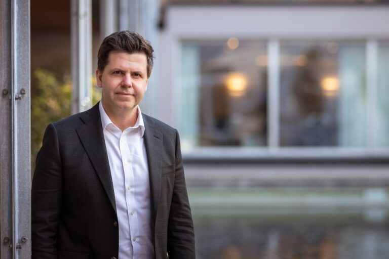 “Er is geen tekort aan verpleegkundigen. We moeten het potentieel beter inzetten.”