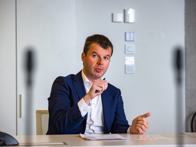 “We re-integreren te traag, te complex en erg inefficiënt”