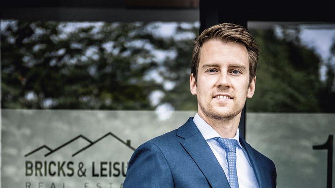 Wie heeft onze directeur vermoord?