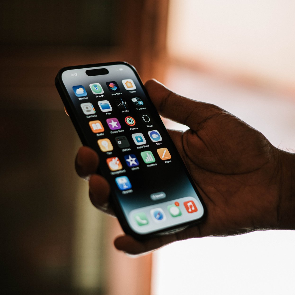 Wat gebeurt er met het door de werknemer gebruikt telefoonnummer bij een ontslag(name)?