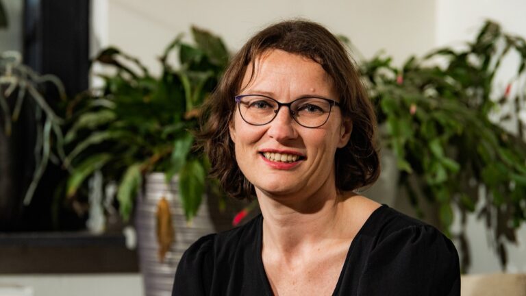 Bespreken van loon voor drie op de vier werknemers taboe