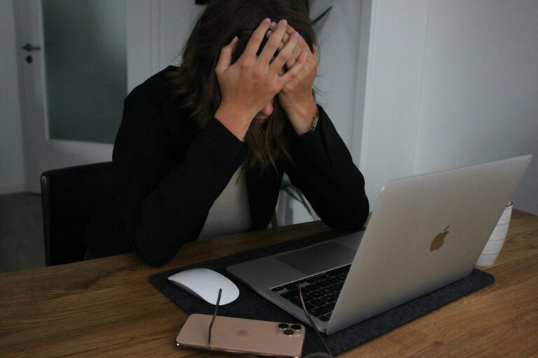 Quiet cracking: de nieuwe bedreiging voor productiviteit op de werkvloer