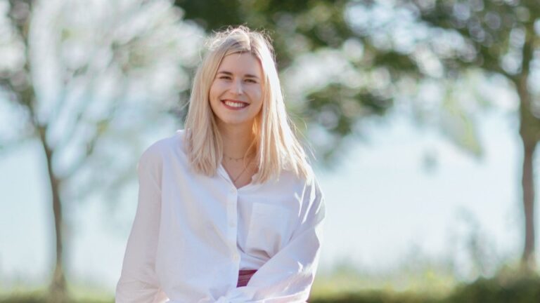 Sterktes van medewerkers verdienen aandacht tijdens feedbackgesprekken cover