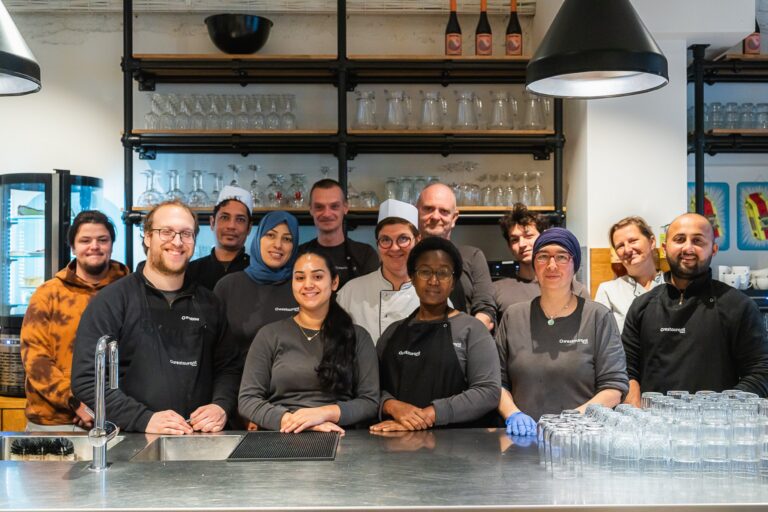 Sociale economie kan duizenden langdurig werklozen in Vlaanderen aan het werk helpen cover