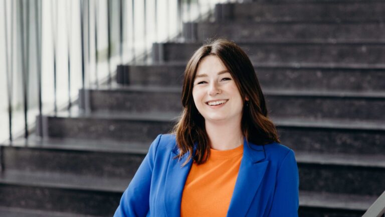 Hr ziet alles, maar hoort te weinig cover