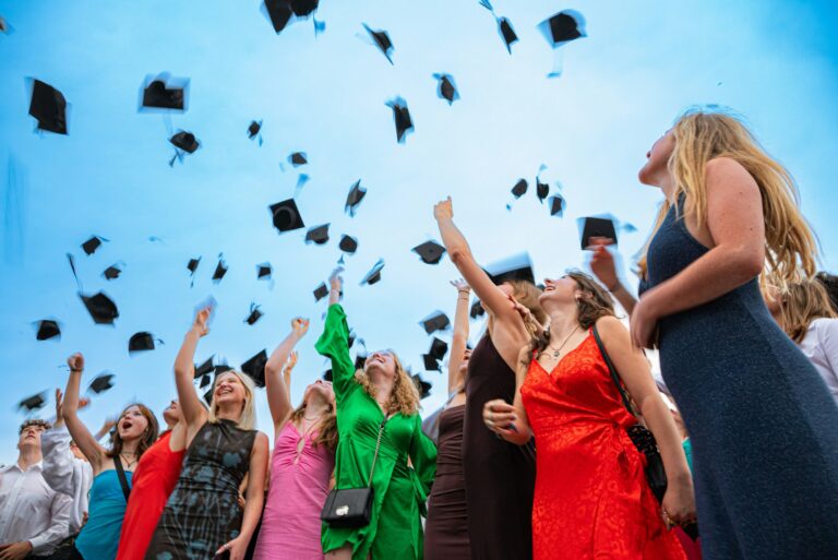Slechts 7% van de schoolverlaters is na één jaar nog werkzoekend cover