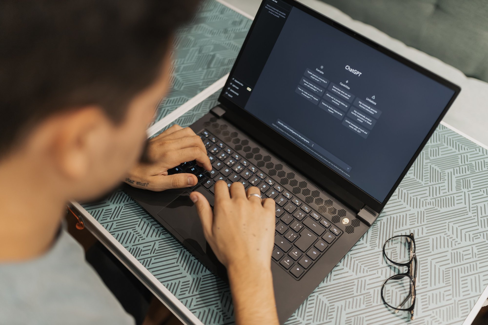 Belgische werknemers zien AI productiviteit versnellen, maar systemen blijven remmen cover